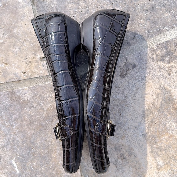 Bandolino Brown Leather Loafers Faux Croc Embossed Gold Buckle Detail Sz 8 - Picture 10 of 12